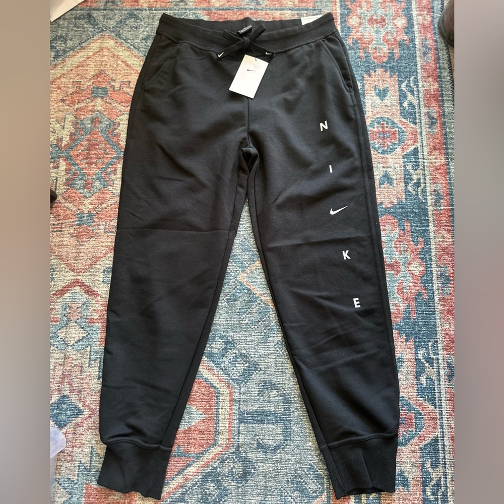 Women’s black Nike sweatpants, Medium